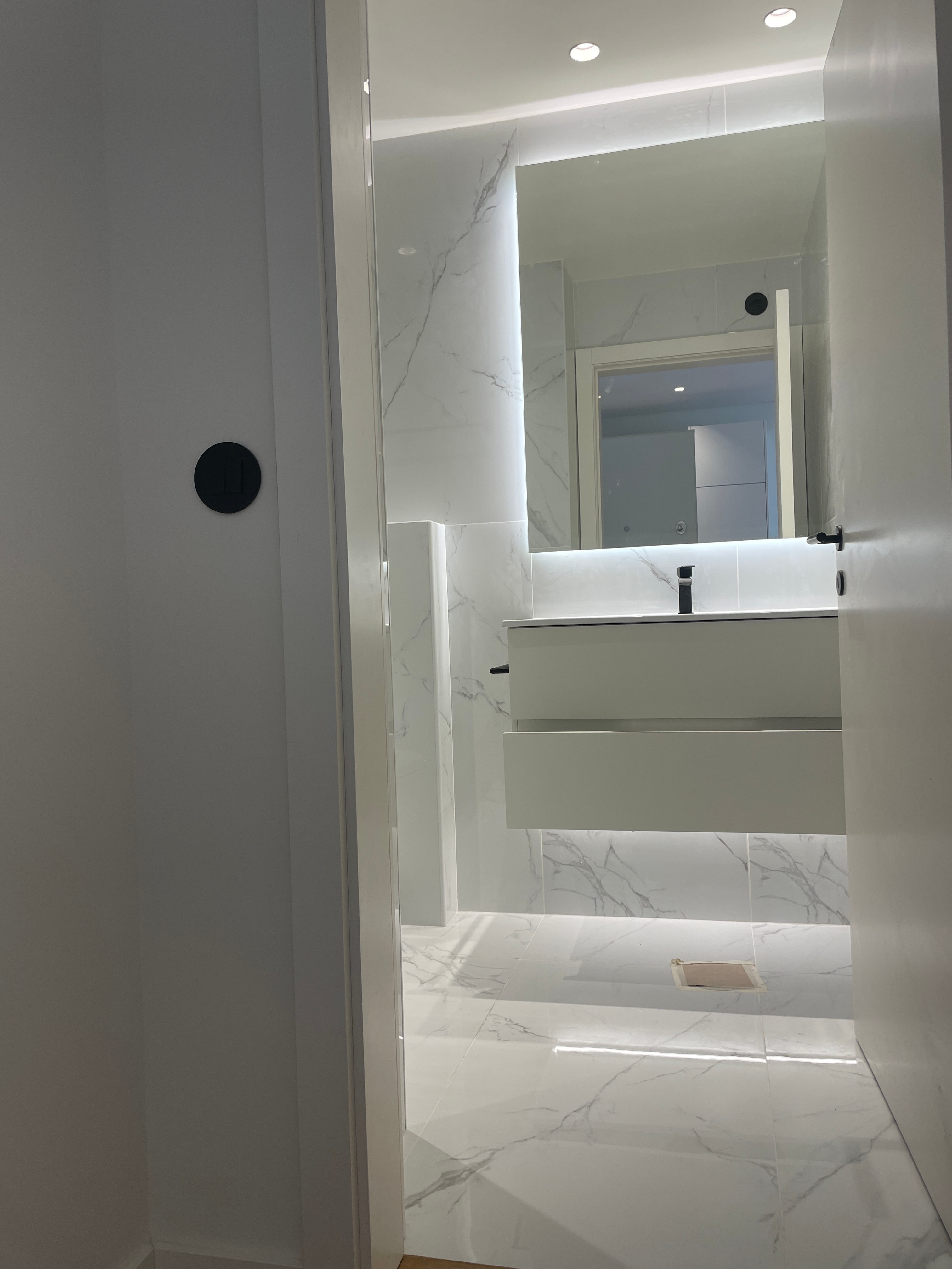 Reabilitação e alteração de edifício - Rua do Almada 247 - Porto - Image 2