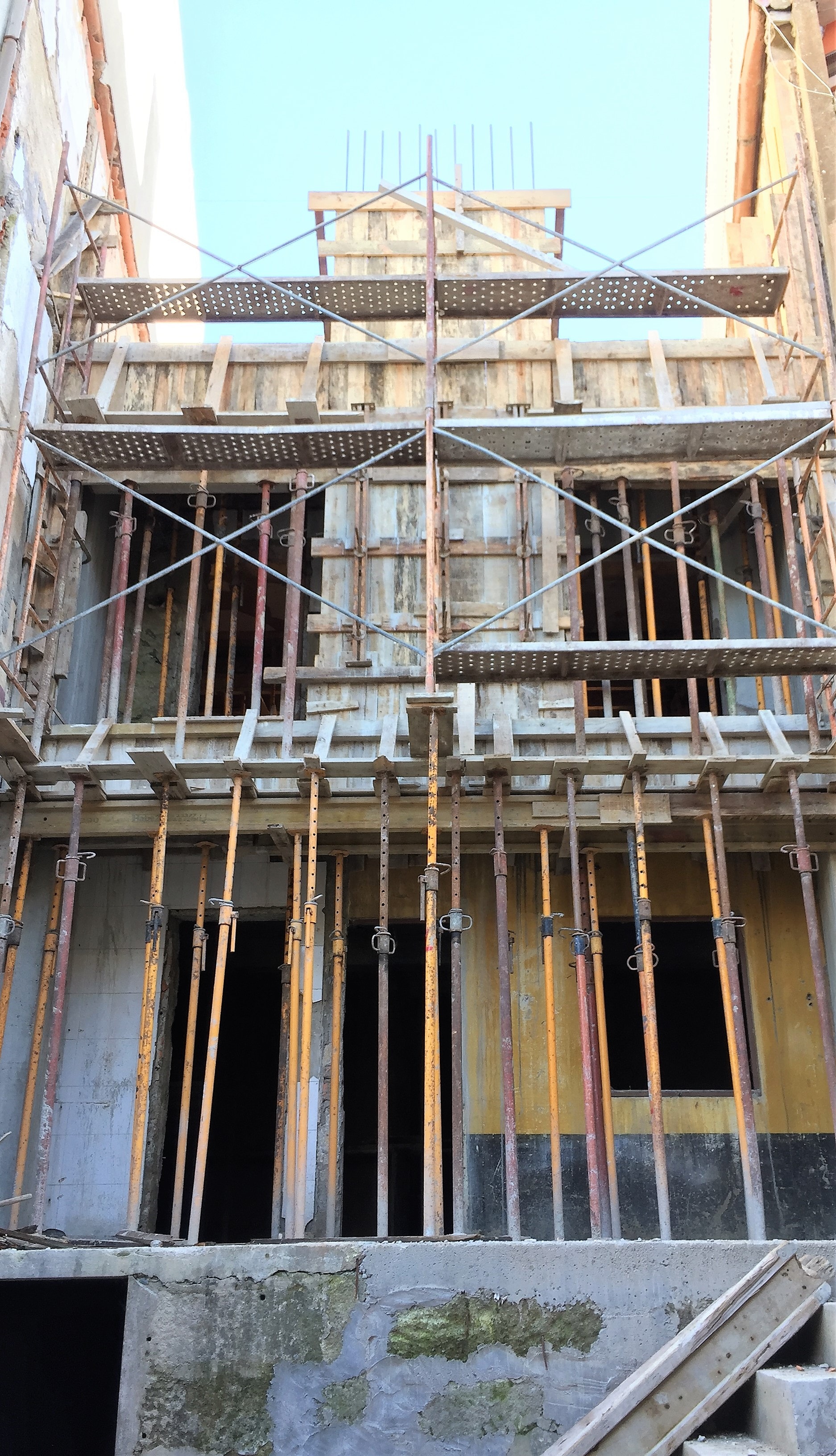 Reabilitação e alteração de edifício - Rua do Geres - Porto - Image 6