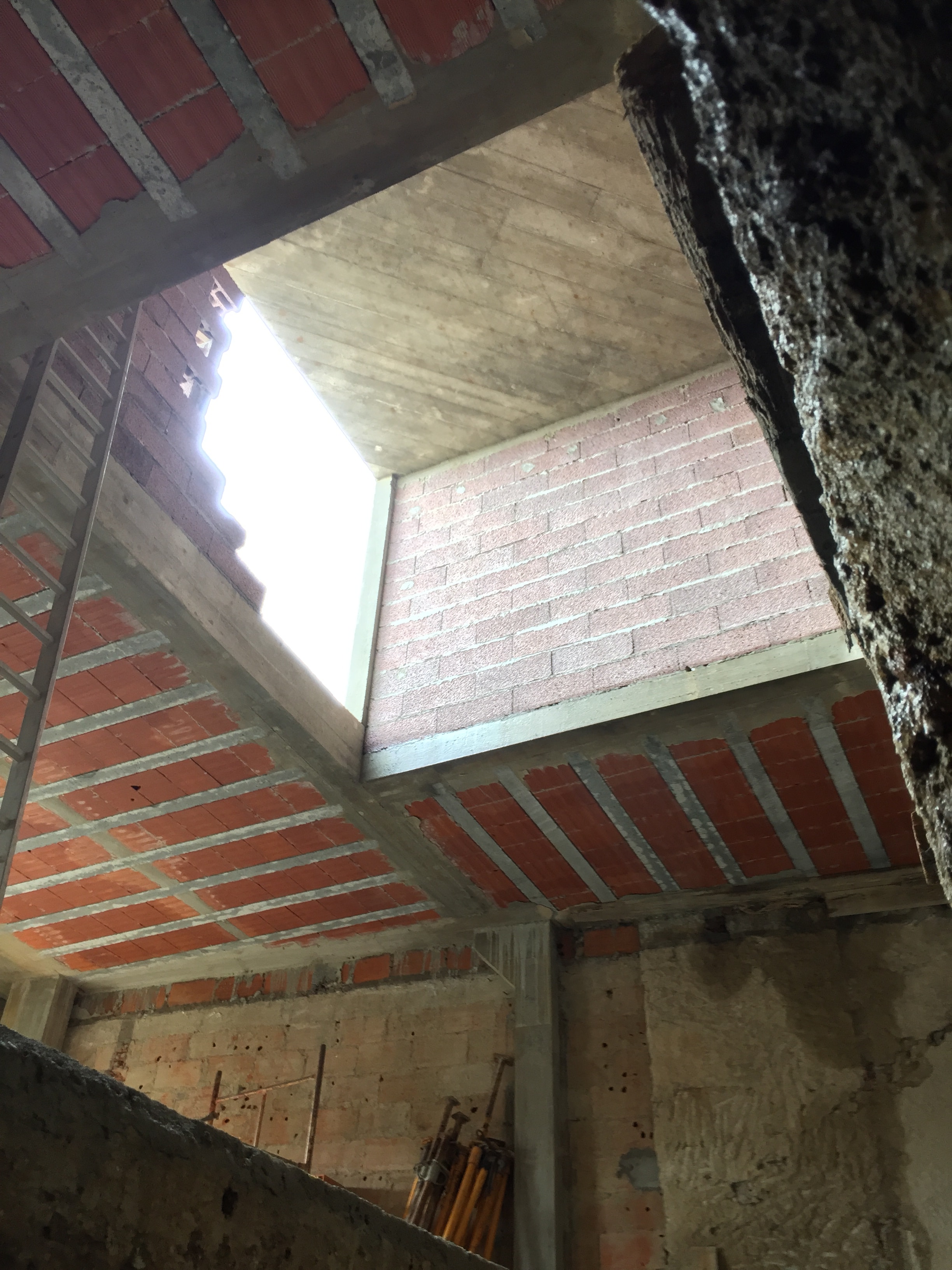 Reabilitação e alteração de edifício - Rua do Geres - Porto - Image 9